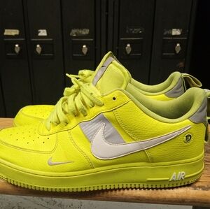 Nike Air Force 1 Utility Volt 2